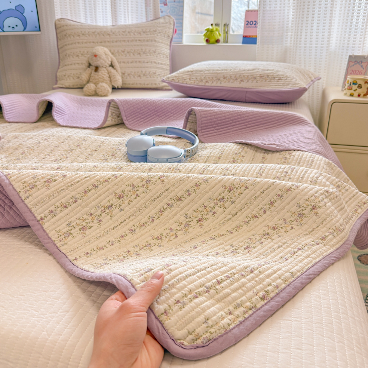 91家纺网 家纺一手货源 找家纺 雅萱家纺 2026新款双面全棉砂洗印花床盖三件套 紫蔷薇花园