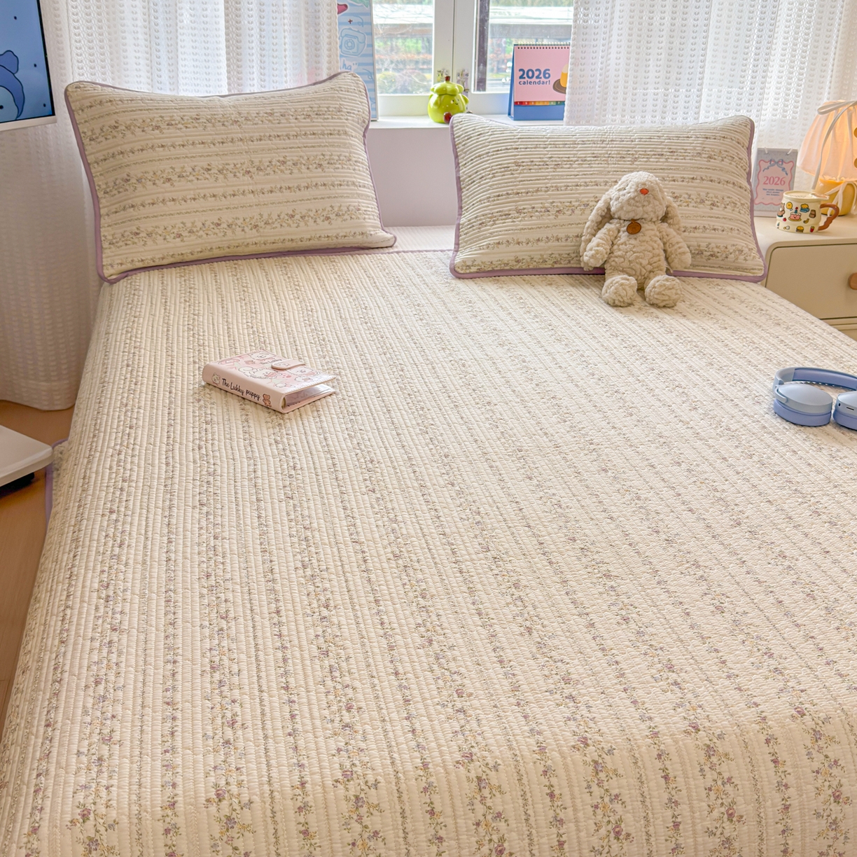 91家纺网 家纺一手货源 找家纺 雅萱家纺 2026新款双面全棉砂洗印花床盖三件套 紫蔷薇花园