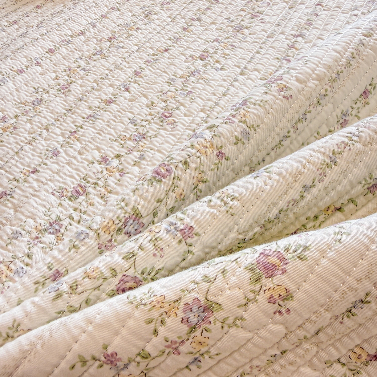 91家纺网 家纺一手货源 找家纺 雅萱家纺 2026新款双面全棉砂洗印花床盖三件套 紫蔷薇花园