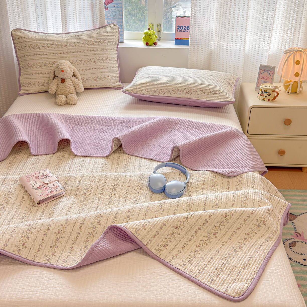 91家纺网 家纺一手货源 找家纺 雅萱家纺 2026新款双面全棉砂洗印花床盖三件套 紫蔷薇花园