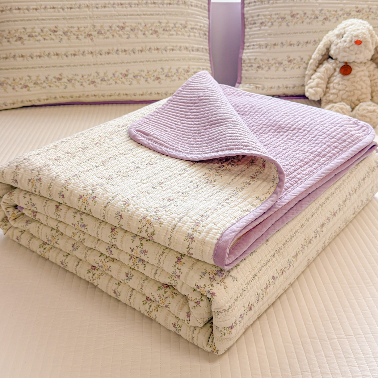 91家纺网 家纺一手货源 找家纺 雅萱家纺 2026新款双面全棉砂洗印花床盖三件套 紫蔷薇花园