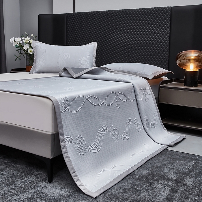 91家纺网 家纺一手货源 找家纺 库里梦家纺 2026新款轻奢高克重复合PE高分子凉席床笠三件套-芳菲 芳菲-灰色床席款