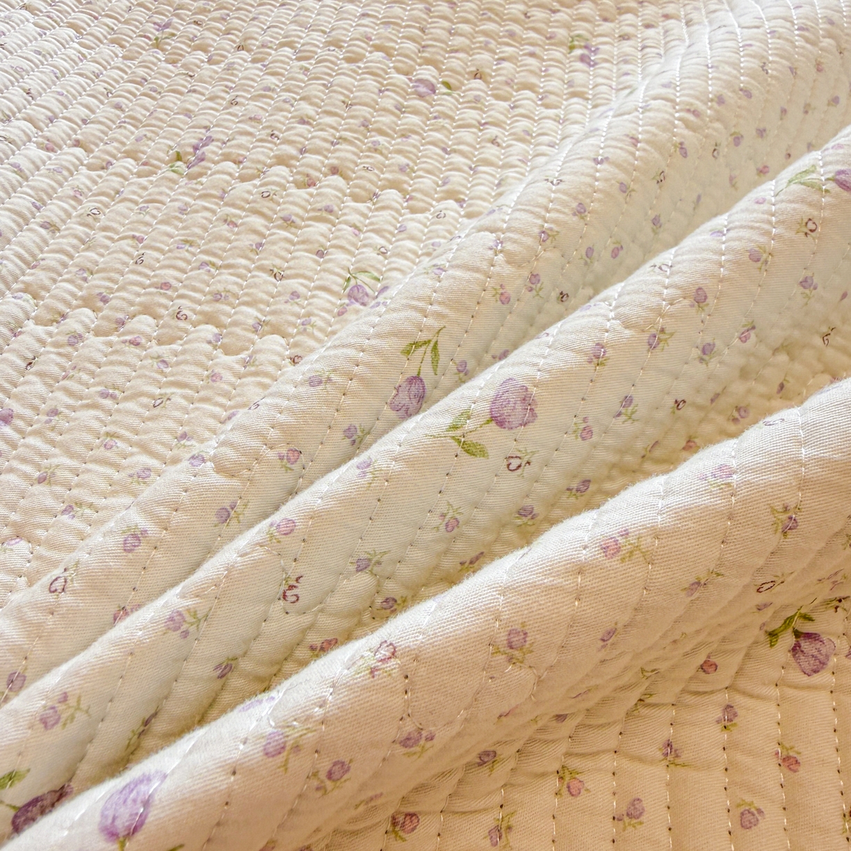 91家纺网 家纺一手货源 找家纺 雅萱家纺 2026新款双面全棉砂洗印花床盖三件套 紫色小花