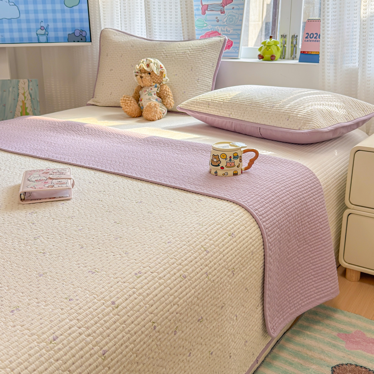 91家纺网 家纺一手货源 找家纺 雅萱家纺 2026新款双面全棉砂洗印花床盖三件套 紫色小花