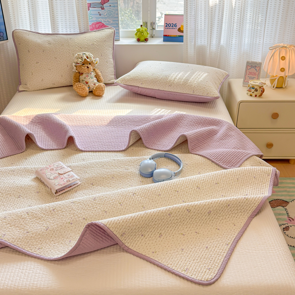 91家纺网 家纺一手货源 找家纺 雅萱家纺 2026新款双面全棉砂洗印花床盖三件套 紫色小花