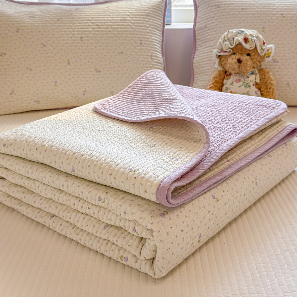 91家纺网 家纺一手货源 找家纺 雅萱家纺 2026新款双面全棉砂洗印花床盖三件套 紫色小花