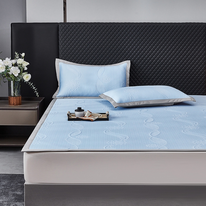 91家纺网 家纺一手货源 找家纺 库里梦家纺 2026新款轻奢高克重复合PE高分子凉席床笠三件套-芳菲 芳菲-蓝色床席款