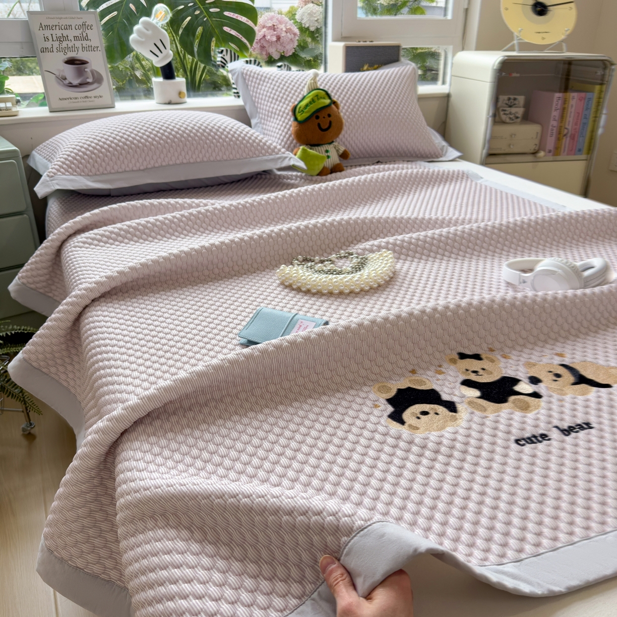 91家纺网 家纺一手货源 找家纺 孩子王家纺 2026新款A类卡通3D冰豆豆凉席三件套凉感值过0.21夏天刺绣冰丝席可机洗儿童 冰晶紫-床席款