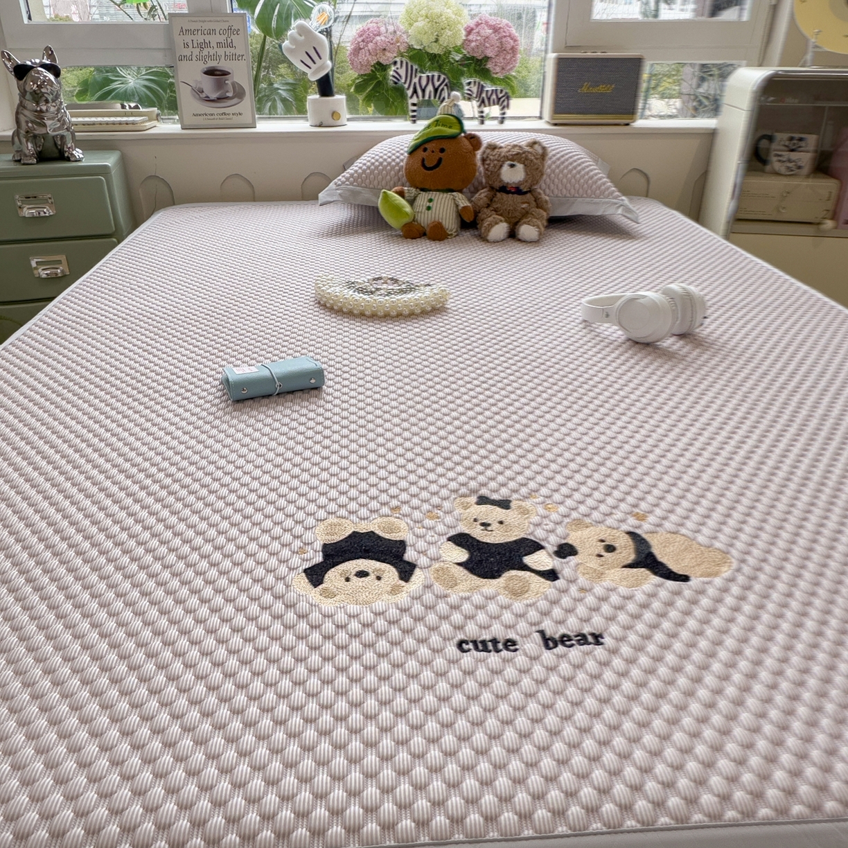 91家纺网 家纺一手货源 找家纺 孩子王家纺 2026新款A类卡通3D冰豆豆凉席三件套凉感值过0.21夏天刺绣冰丝席可机洗儿童 冰晶紫-床席款