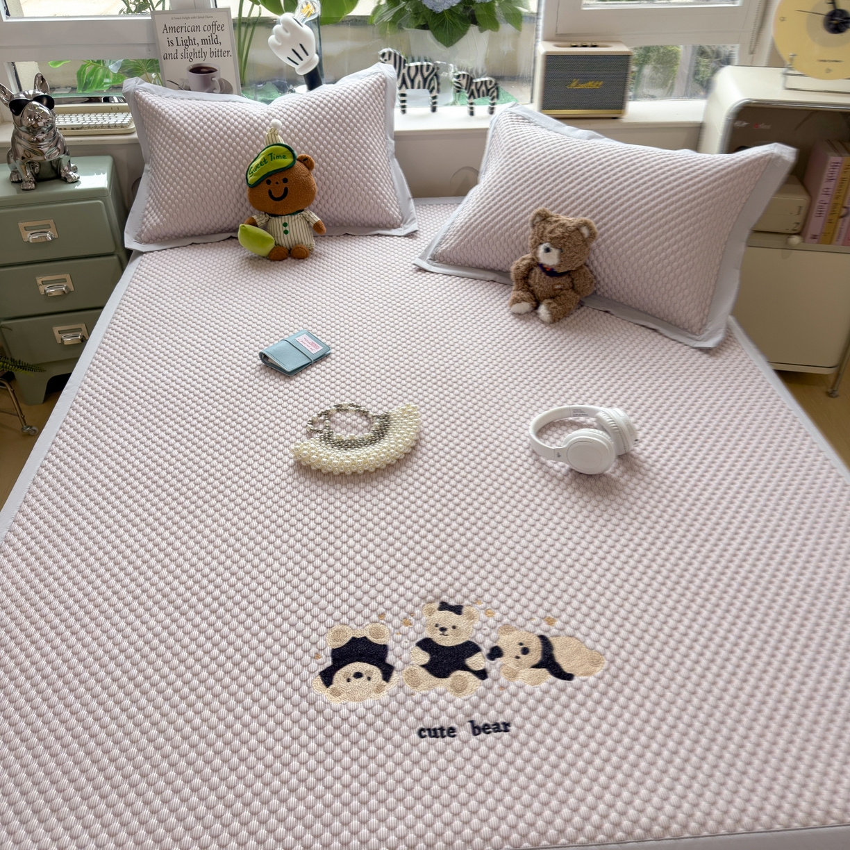 91家纺网 家纺一手货源 找家纺 孩子王家纺 2026新款A类卡通3D冰豆豆凉席三件套凉感值过0.21夏天刺绣冰丝席可机洗儿童 冰晶紫-床席款