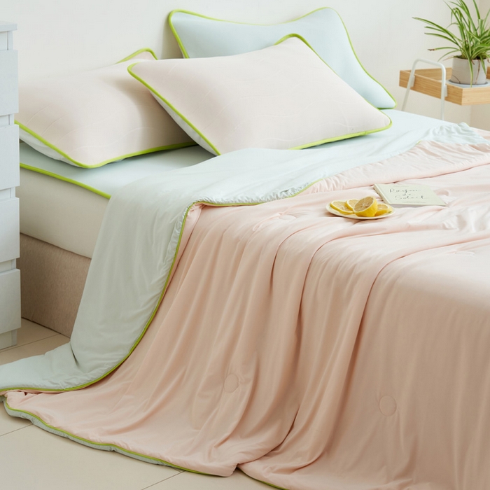 91家纺网 家纺一手货源 找家纺 晨曦家纺 2026新款凉感丝清凉大豆夏被夏凉被空调被凉席四件套-熊猫冻冻被 冻冻被-奶油粉灰