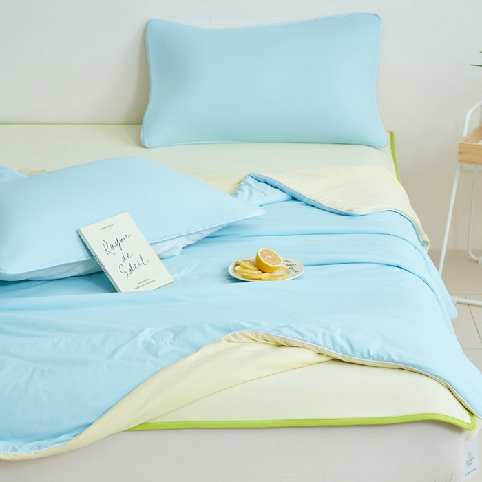 91家纺网 家纺一手货源 找家纺 晨曦家纺 2026新款凉感丝清凉大豆夏被夏凉被空调被凉席四件套-熊猫冻冻被 冻冻被-天蓝拼奶黄