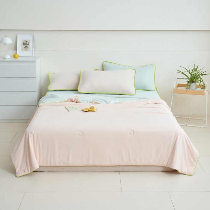 91家纺网 家纺一手货源 找家纺 晨曦家纺 2026新款凉感丝清凉大豆夏被夏凉被空调被凉席四件套-熊猫冻冻被 冻冻被-奶油粉灰