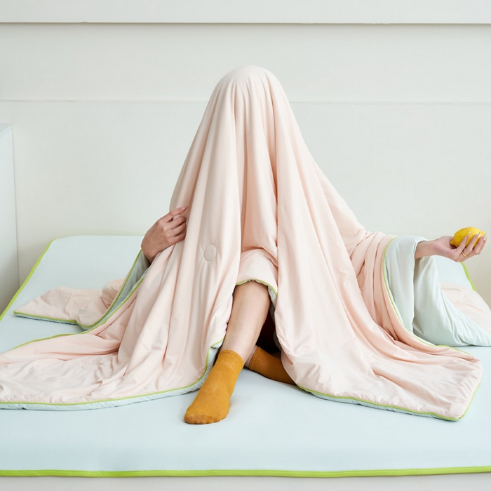 91家纺网 家纺一手货源 找家纺 晨曦家纺 2026新款凉感丝清凉大豆夏被夏凉被空调被凉席四件套-熊猫冻冻被 冻冻被-奶油粉灰