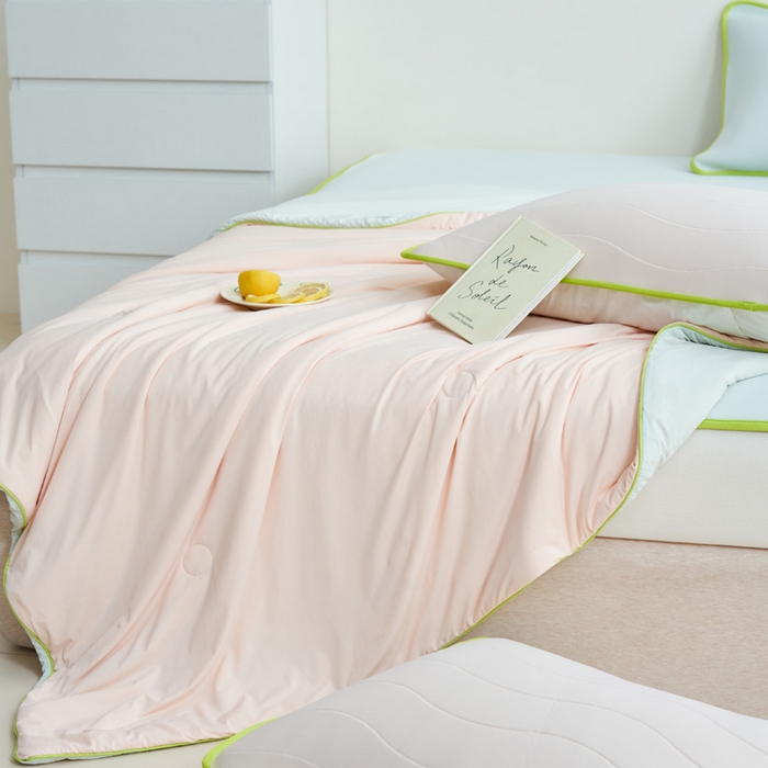 91家纺网 家纺一手货源 找家纺 晨曦家纺 2026新款凉感丝清凉大豆夏被夏凉被空调被凉席四件套-熊猫冻冻被 冻冻被-奶油粉灰