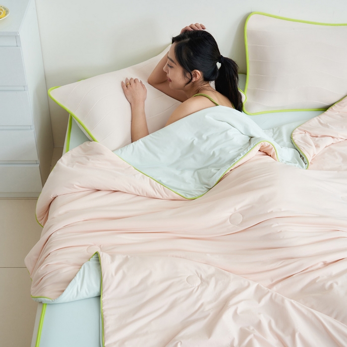 91家纺网 家纺一手货源 找家纺 晨曦家纺 2026新款凉感丝清凉大豆夏被夏凉被空调被凉席四件套-熊猫冻冻被 冻冻被-奶油粉灰