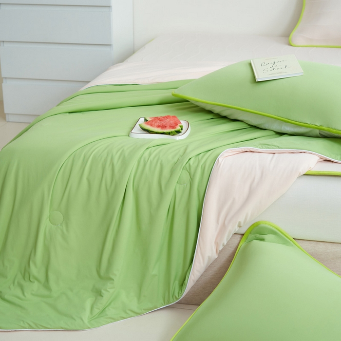 91家纺网 家纺一手货源 找家纺 晨曦家纺 2026新款凉感丝清凉大豆夏被夏凉被空调被凉席四件套-熊猫冻冻被 冻冻被-苹果绿拼悠粉