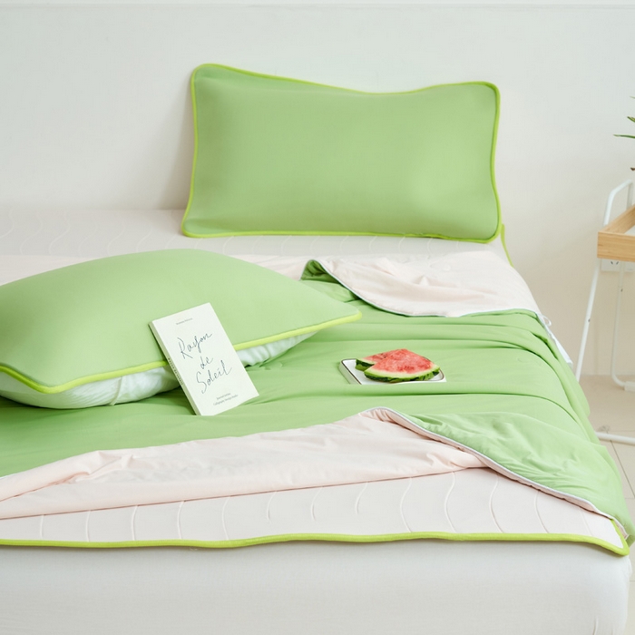 91家纺网 家纺一手货源 找家纺 晨曦家纺 2026新款凉感丝清凉大豆夏被夏凉被空调被凉席四件套-熊猫冻冻被 冻冻被-苹果绿拼悠粉