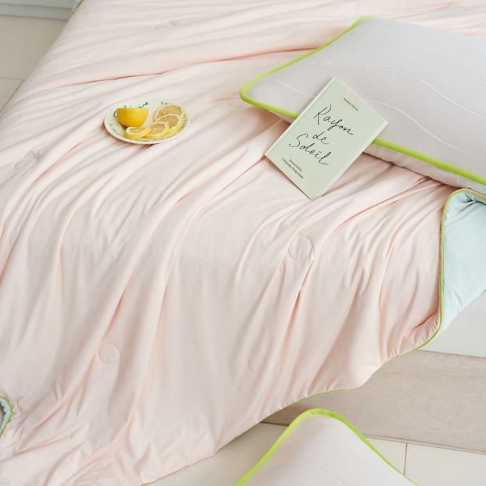 91家纺网 家纺一手货源 找家纺 晨曦家纺 2026新款凉感丝清凉大豆夏被夏凉被空调被凉席四件套-熊猫冻冻被 冻冻被-奶油粉灰