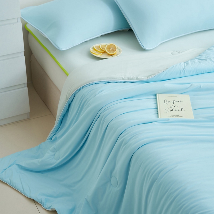 91家纺网 家纺一手货源 找家纺 晨曦家纺 2026新款凉感丝清凉大豆夏被夏凉被空调被凉席四件套-熊猫冻冻被 冻冻被-天青色拼天蓝