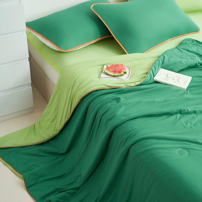 91家纺网 家纺一手货源 找家纺 晨曦家纺 2026新款凉感丝清凉大豆夏被夏凉被空调被凉席四件套-熊猫冻冻被 冻冻被-深蓝拼苹果绿