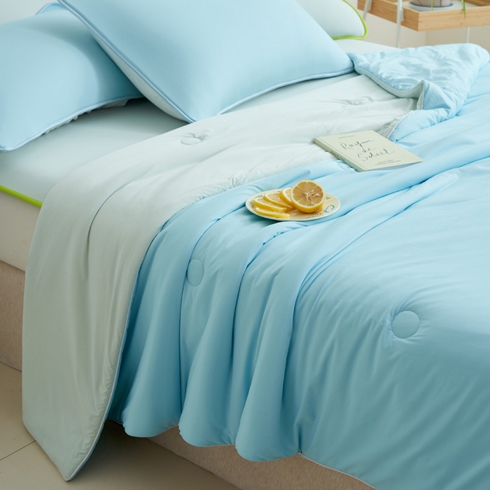 91家纺网 家纺一手货源 找家纺 晨曦家纺 2026新款凉感丝清凉大豆夏被夏凉被空调被凉席四件套-熊猫冻冻被 冻冻被-天青色拼天蓝