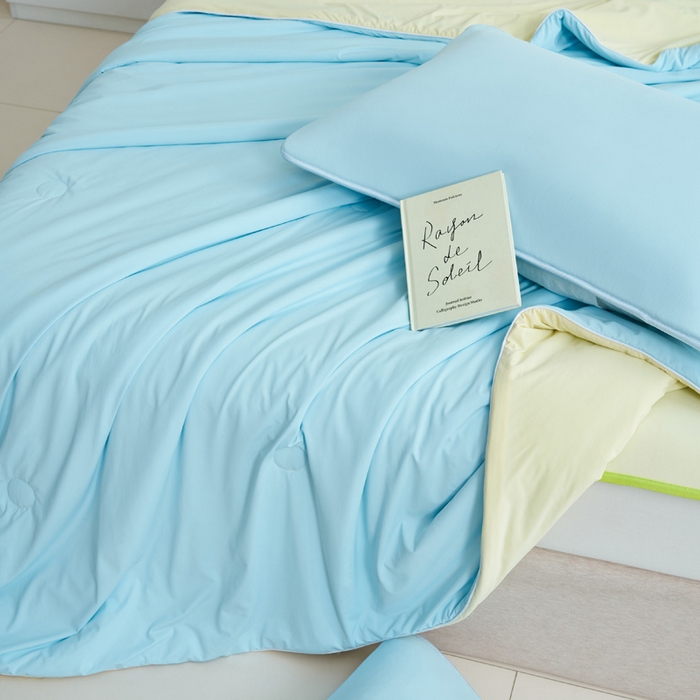 91家纺网 家纺一手货源 找家纺 晨曦家纺 2026新款凉感丝清凉大豆夏被夏凉被空调被凉席四件套-熊猫冻冻被 冻冻被-天蓝拼奶黄