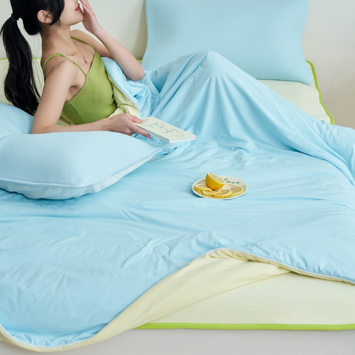 91家纺网 家纺一手货源 找家纺 晨曦家纺 2026新款凉感丝清凉大豆夏被夏凉被空调被凉席四件套-熊猫冻冻被 冻冻被-天蓝拼奶黄