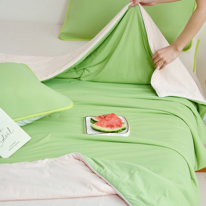 91家纺网 家纺一手货源 找家纺 晨曦家纺 2026新款凉感丝清凉大豆夏被夏凉被空调被凉席四件套-熊猫冻冻被 冻冻被-苹果绿拼悠粉