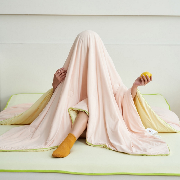 91家纺网 家纺一手货源 找家纺 晨曦家纺 2026新款凉感丝清凉大豆夏被夏凉被空调被凉席四件套-熊猫冻冻被 冻冻被-微醺奶油黄粉