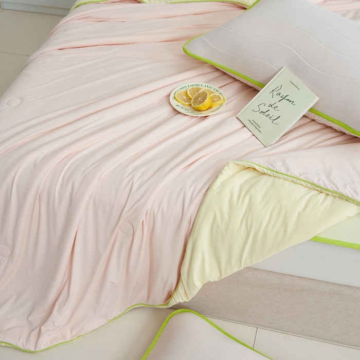 91家纺网 家纺一手货源 找家纺 晨曦家纺 2026新款凉感丝清凉大豆夏被夏凉被空调被凉席四件套-熊猫冻冻被 冻冻被-微醺奶油黄粉