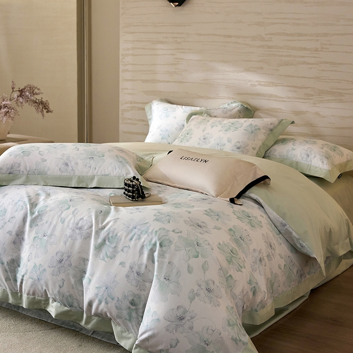 91家纺网 家纺一手货源 找家纺 薏思家纺 2026年13376新疆铂金棉飞边工艺印花四件套 半夏绿