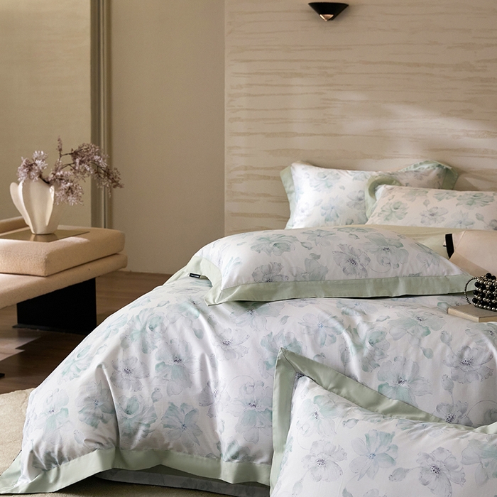 91家纺网 家纺一手货源 找家纺 薏思家纺 2026年13376新疆铂金棉飞边工艺印花四件套 半夏绿