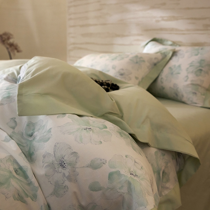 91家纺网 家纺一手货源 找家纺 薏思家纺 2026年13376新疆铂金棉飞边工艺印花四件套 半夏绿