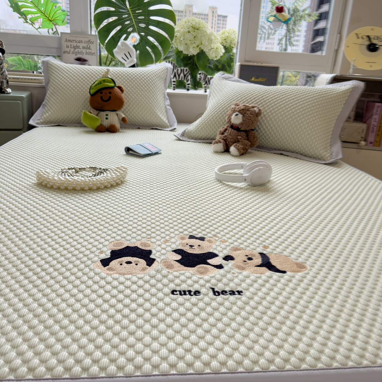 91家纺网 家纺一手货源 找家纺 孩子王家纺 2026新款A类卡通3D冰豆豆凉席三件套凉感值过0.21夏天刺绣冰丝席可机洗儿童 凉茶绿-床席款