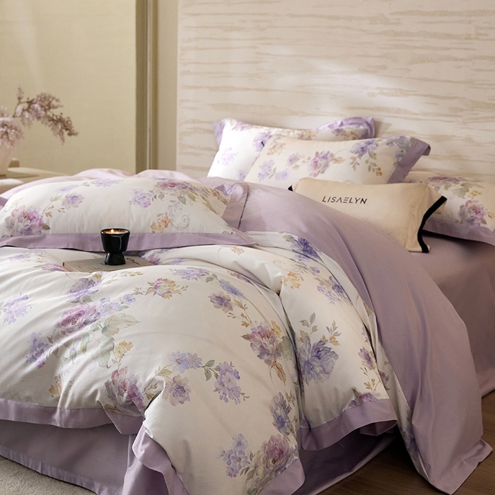 91家纺网 家纺一手货源 找家纺 薏思家纺 2026年13376新疆铂金棉飞边工艺印花四件套 嘉卉紫