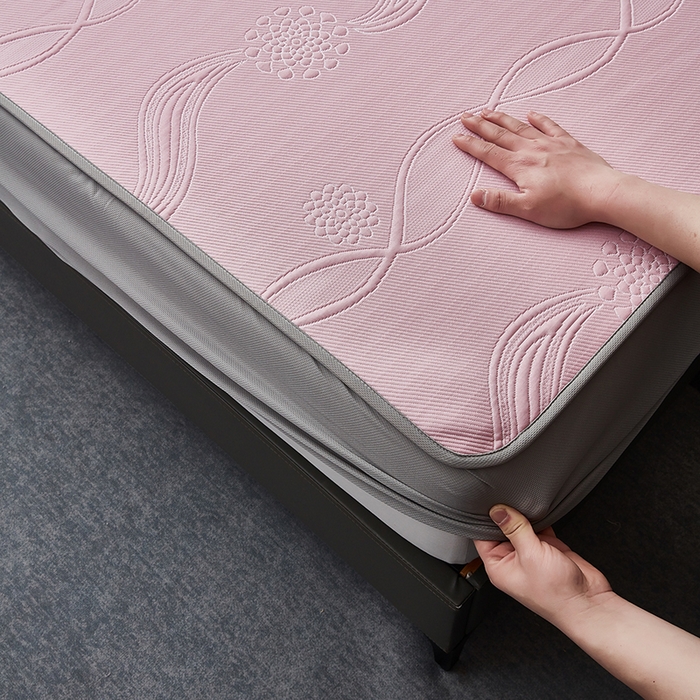 91家纺网 家纺一手货源 找家纺 库里梦家纺 2026新款轻奢高克重复合PE高分子凉席床笠三件套-芳菲 芳菲-粉色床笠款