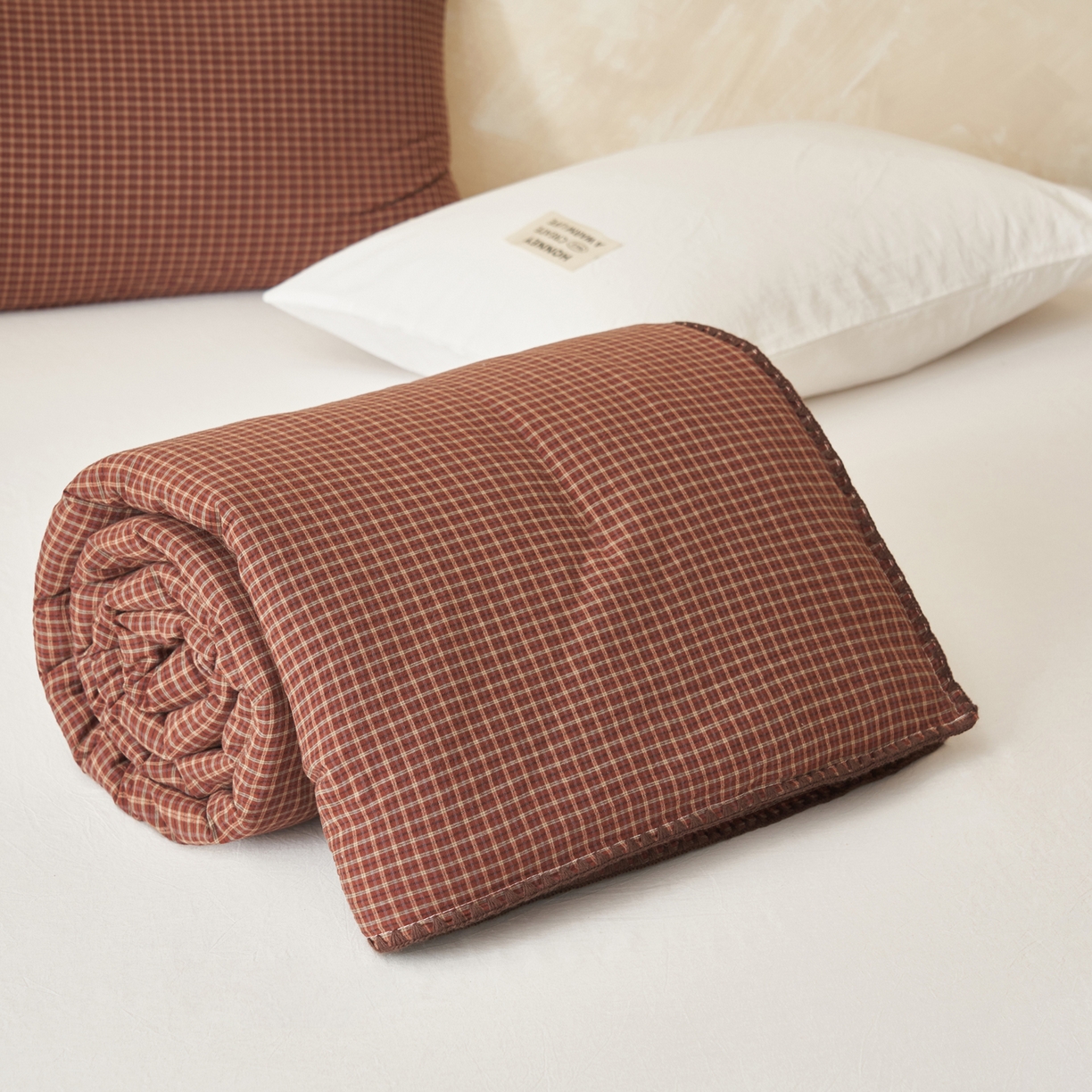 91家纺网 家纺一手货源 找家纺 晨曦家纺 2026新款INS博主风A类全棉色织水洗棉格子夏凉被棉花被夏被空调被四件套 向往-红格