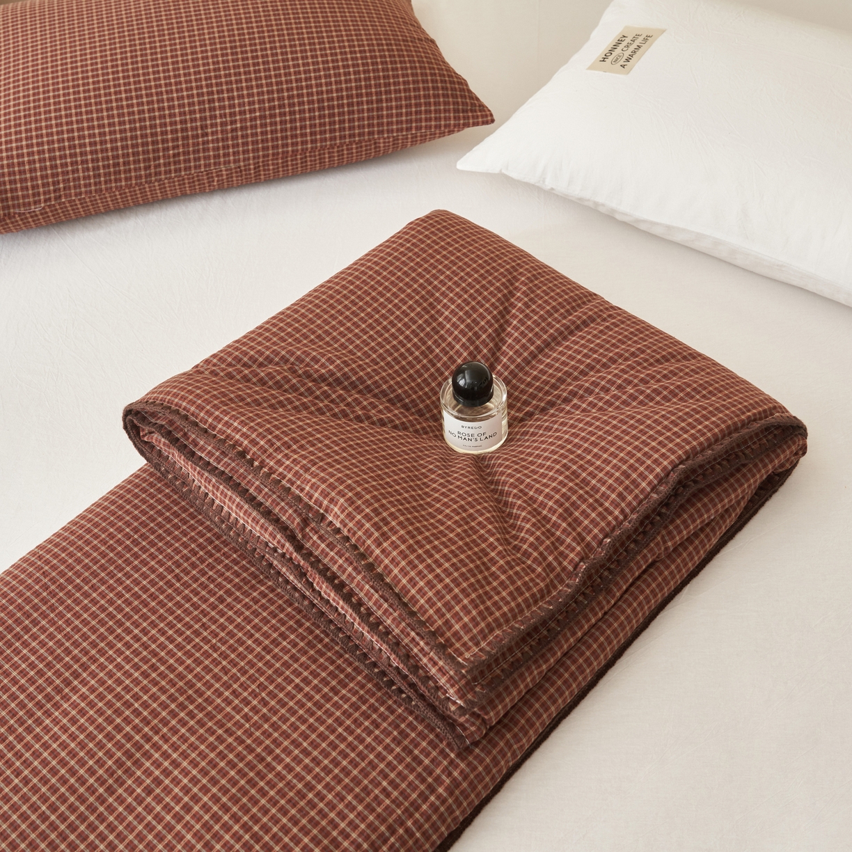 91家纺网 家纺一手货源 找家纺 晨曦家纺 2026新款INS博主风A类全棉色织水洗棉格子夏凉被棉花被夏被空调被四件套 向往-红格