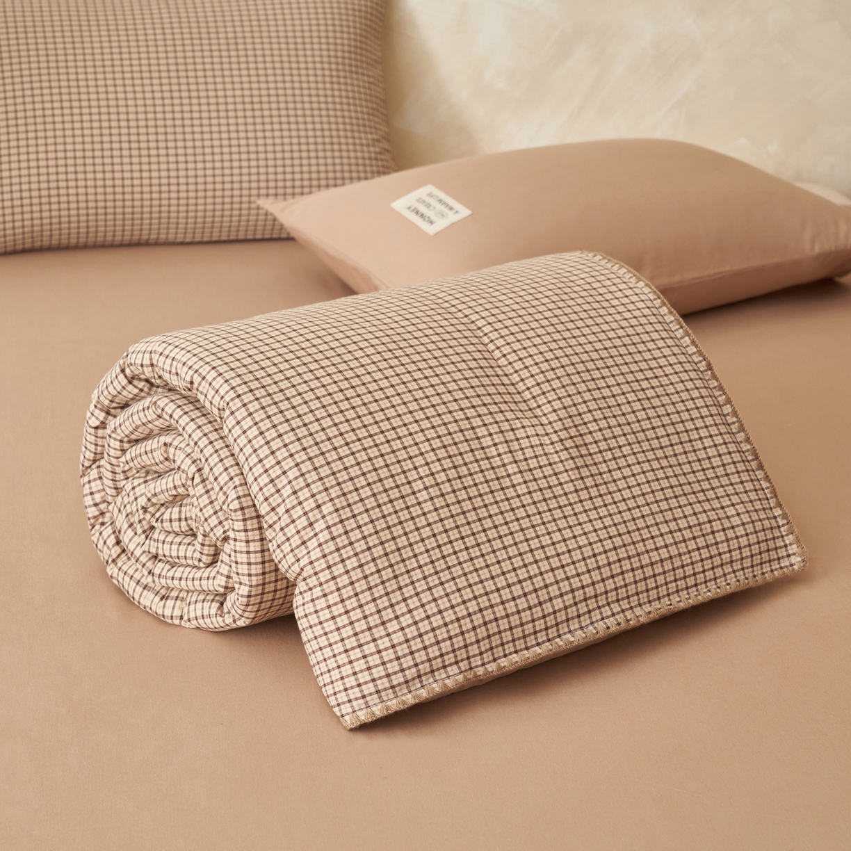 91家纺网 家纺一手货源 找家纺 晨曦家纺 2026新款INS博主风A类全棉色织水洗棉格子夏凉被棉花被夏被空调被四件套 向往-咖格