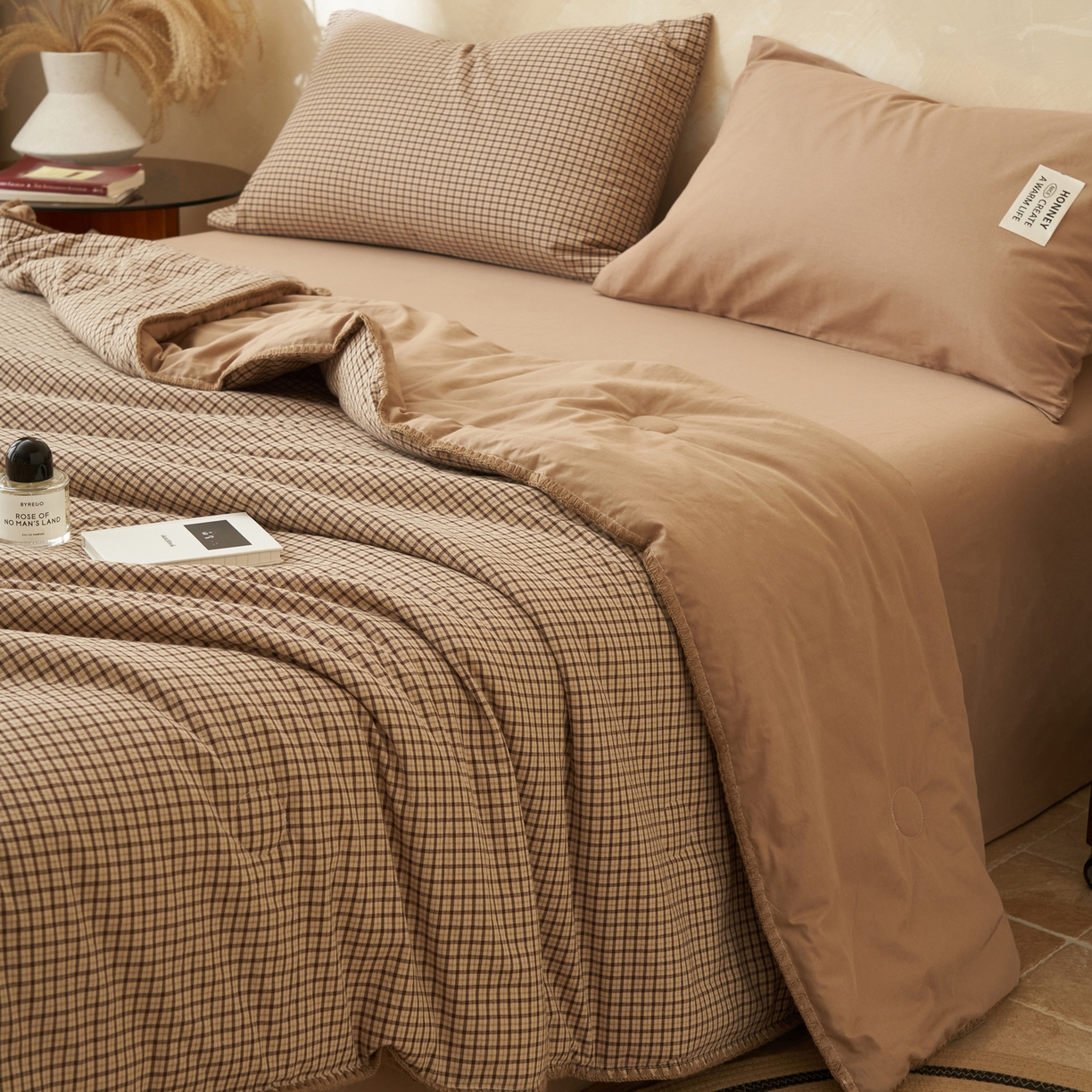 91家纺网 家纺一手货源 找家纺 晨曦家纺 2026新款INS博主风A类全棉色织水洗棉格子夏凉被棉花被夏被空调被四件套 向往-咖格