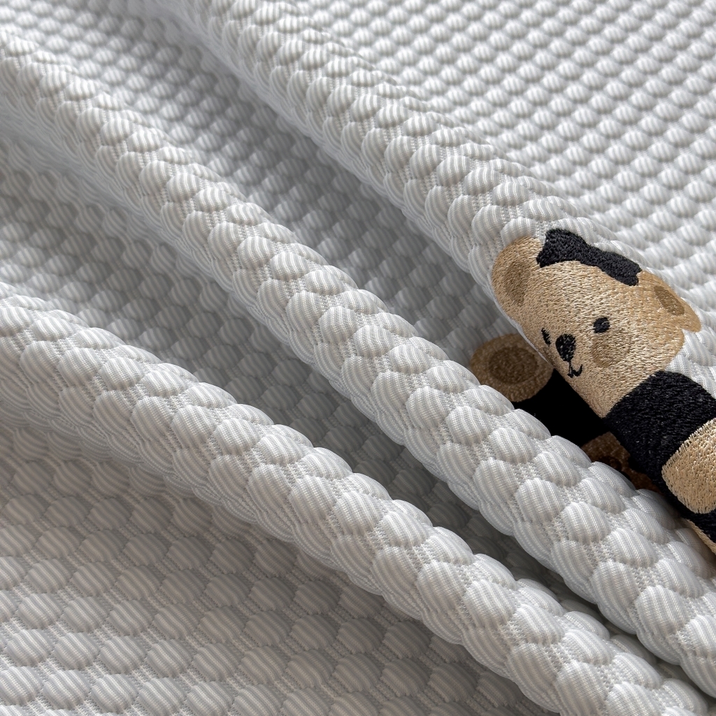 91家纺网 家纺一手货源 找家纺 孩子王家纺 2026新款A类卡通3D冰豆豆凉席三件套凉感值过0.21夏天刺绣冰丝席可机洗儿童 雪花灰-床席款