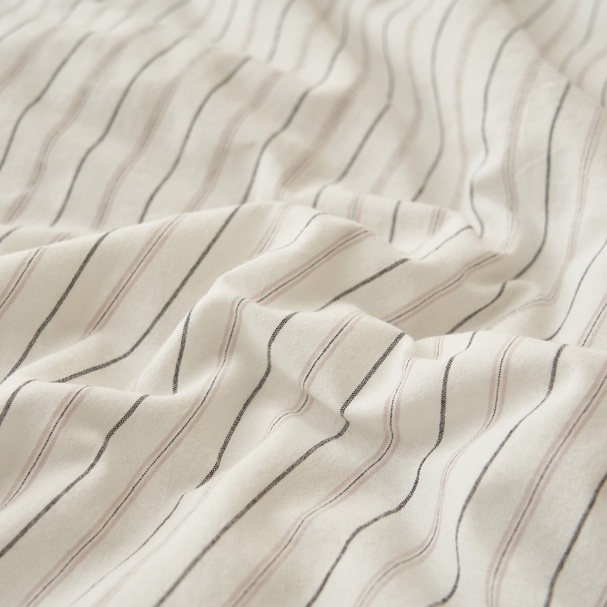 91家纺网 家纺一手货源 找家纺 晨曦家纺 2026新款INS博主风A类全棉色织水洗棉格子夏凉被棉花被夏被空调被四件套 心悦-条纹灰