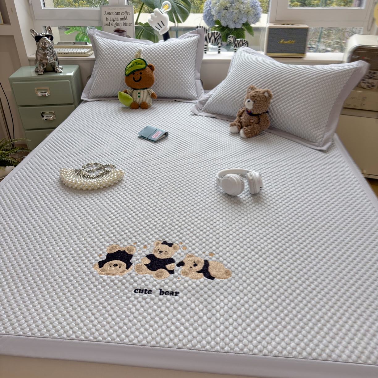 91家纺网 家纺一手货源 找家纺 孩子王家纺 2026新款A类卡通3D冰豆豆凉席三件套凉感值过0.21夏天刺绣冰丝席可机洗儿童 雪花灰-床席款