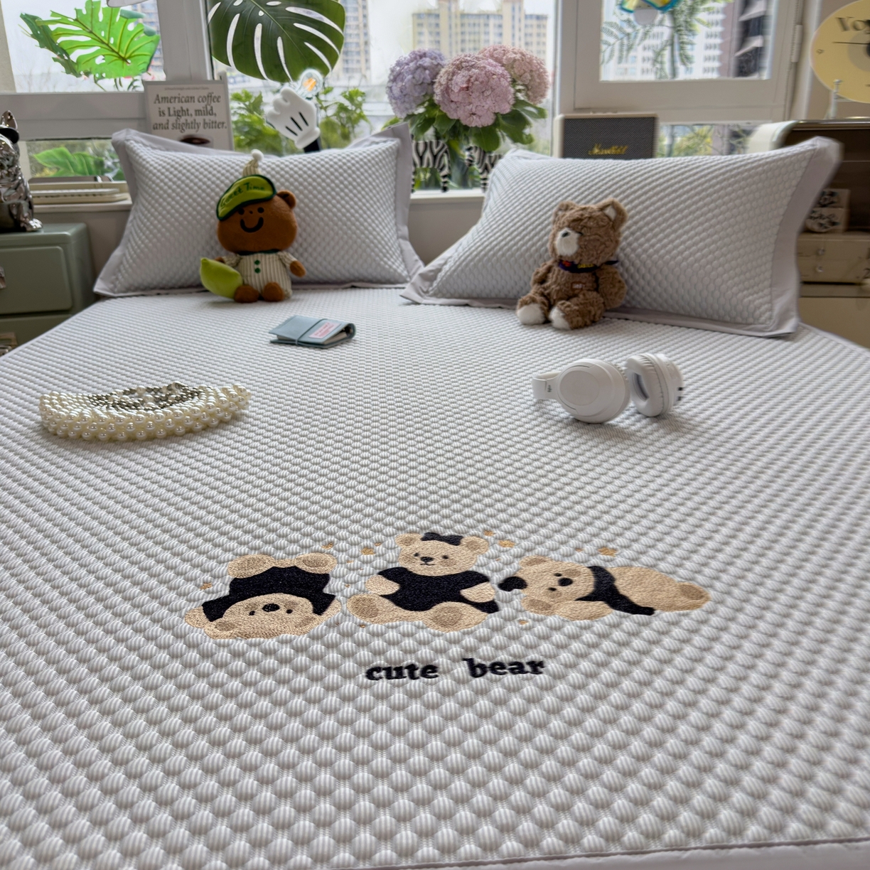 91家纺网 家纺一手货源 找家纺 孩子王家纺 2026新款A类卡通3D冰豆豆凉席三件套凉感值过0.21夏天刺绣冰丝席可机洗儿童 雪花灰-床席款