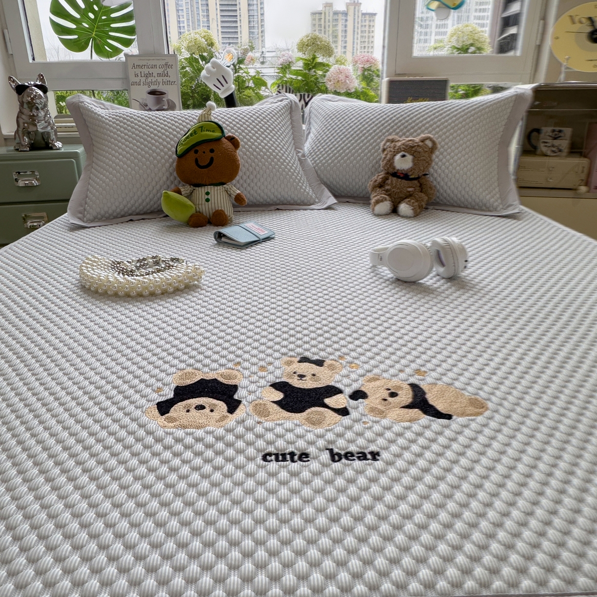 91家纺网 家纺一手货源 找家纺 孩子王家纺 2026新款A类卡通3D冰豆豆凉席三件套凉感值过0.21夏天刺绣冰丝席可机洗儿童 雪花灰-床席款