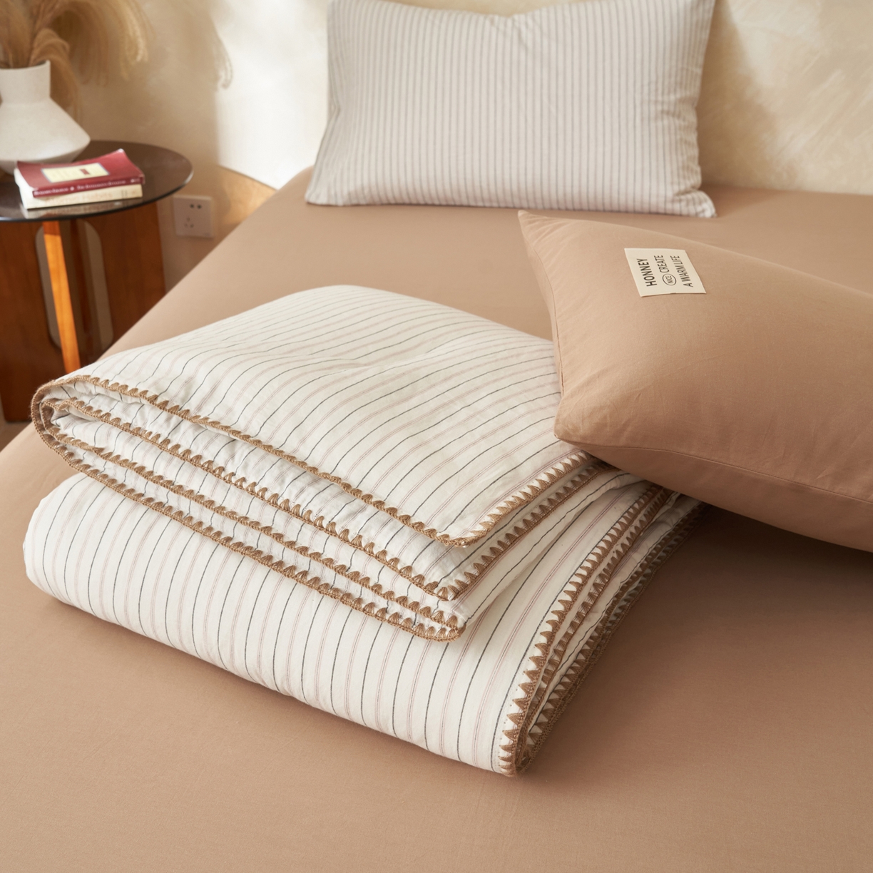 91家纺网 家纺一手货源 找家纺 晨曦家纺 2026新款INS博主风A类全棉色织水洗棉格子夏凉被棉花被夏被空调被四件套 心悦-条纹灰