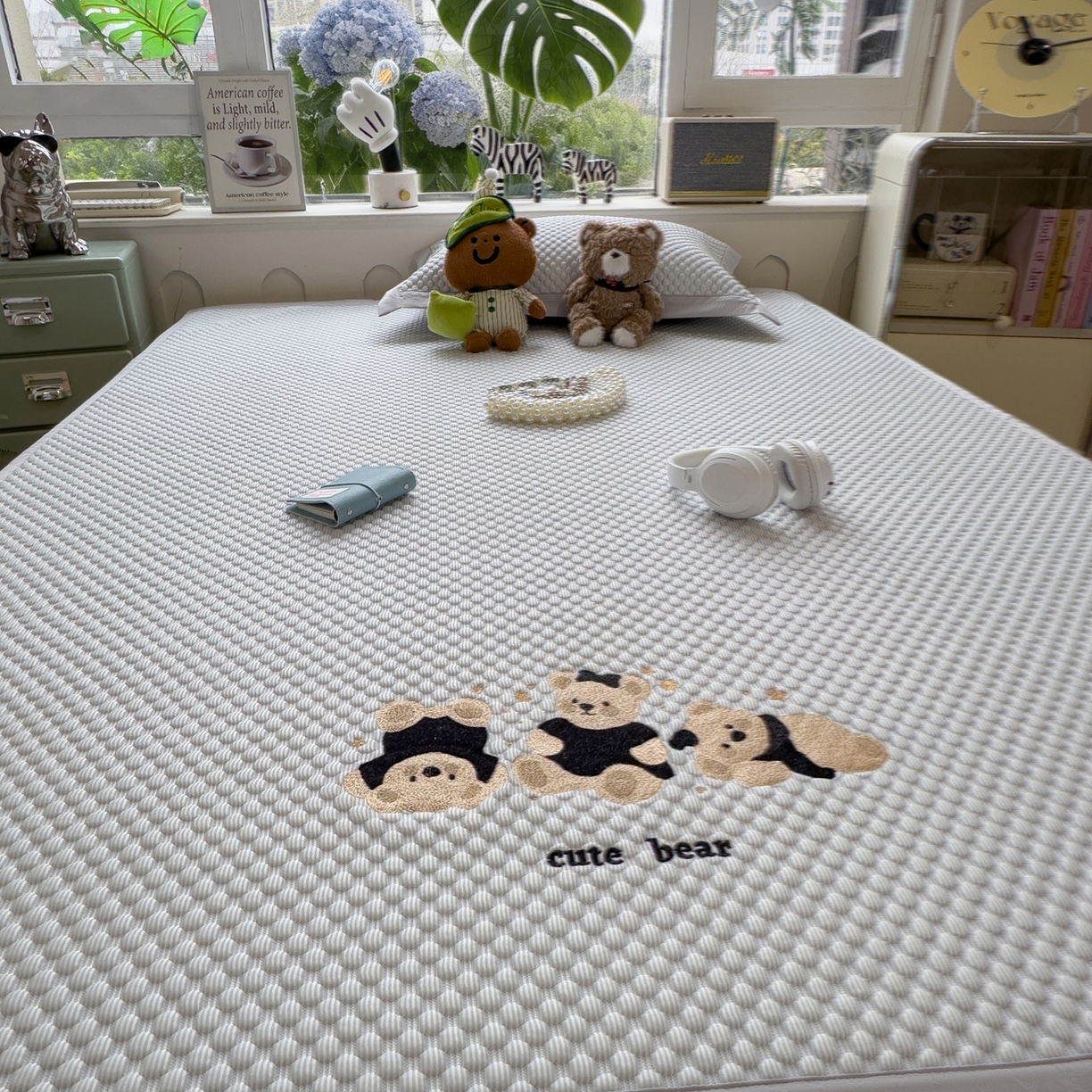 91家纺网 家纺一手货源 找家纺 孩子王家纺 2026新款A类卡通3D冰豆豆凉席三件套凉感值过0.21夏天刺绣冰丝席可机洗儿童 雪花灰-床席款