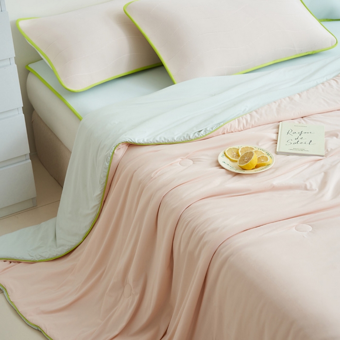 91家纺网 家纺一手货源 找家纺 晨曦家纺 2026新款凉感丝清凉大豆夏被夏凉被空调被凉席四件套-熊猫冻冻被 冻冻被-奶油粉灰