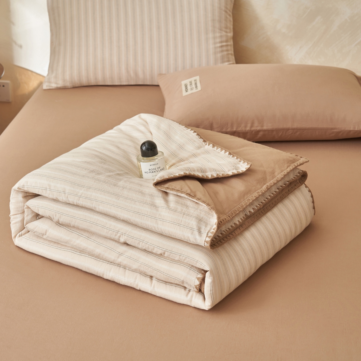 91家纺网 家纺一手货源 找家纺 晨曦家纺 2026新款INS博主风A类全棉色织水洗棉格子夏凉被棉花被夏被空调被四件套 印章-条纹